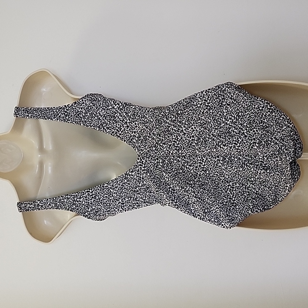 Athleta One Piece Swimsuit Medium M Black White Seychelles Jacquard Vneck - Picture 7 of 16